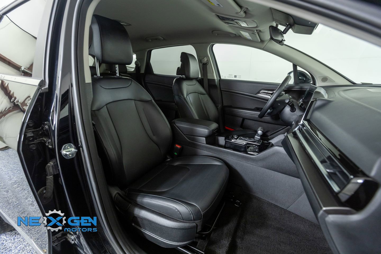 Used 2024 Kia Sportage EX image 39