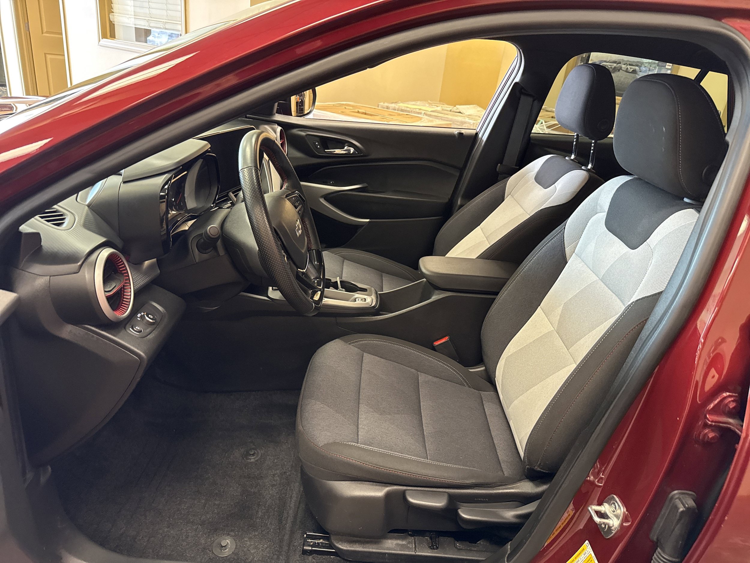 Used 2024 Chevrolet Trax RS FWD image 5