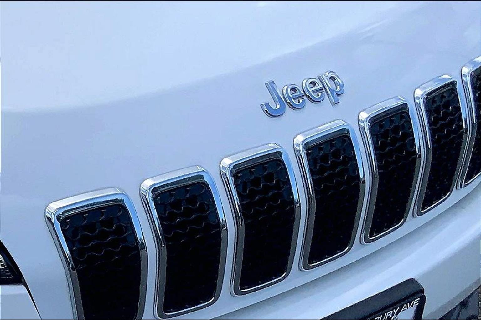 Used 2019 Jeep Cherokee Latitude Plus AWD/4WD image 28