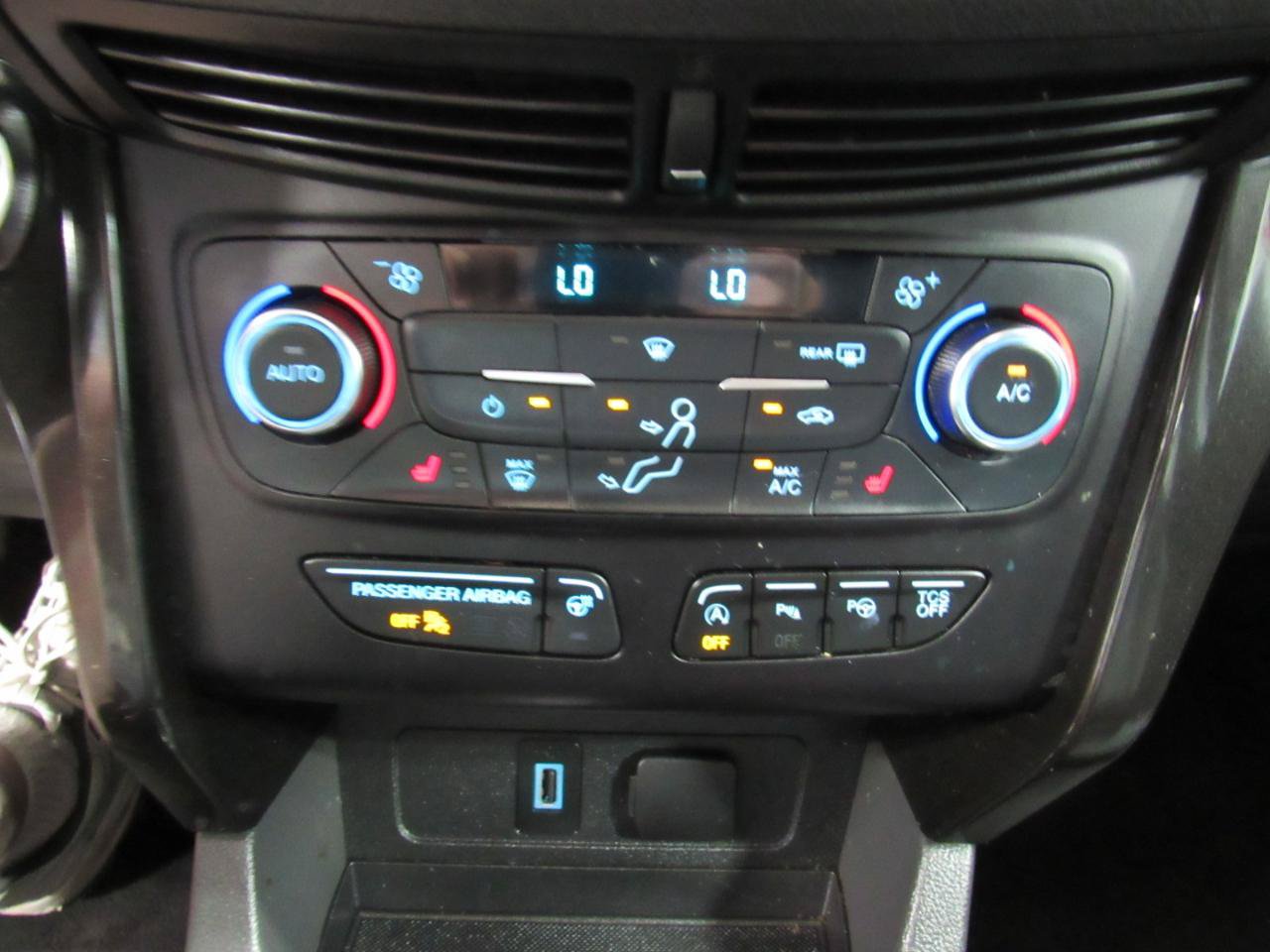 Used 2017 Ford Escape Titanium w/ Equipment Group 301A AWD/4WD image 20