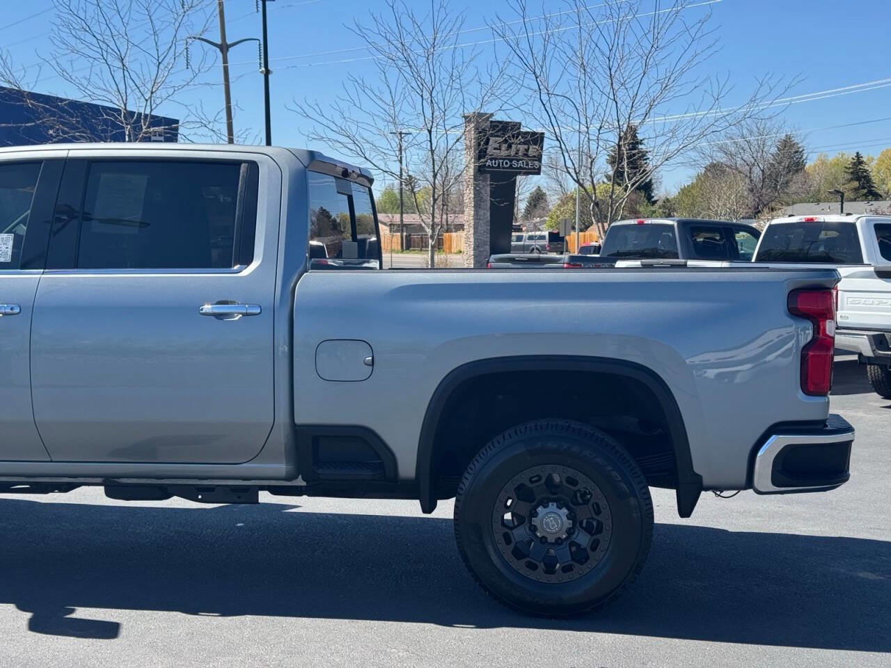 Used 2024 Chevrolet Silverado 2500 LTZ w/ LTZ Premium Package AWD/4WD image 5