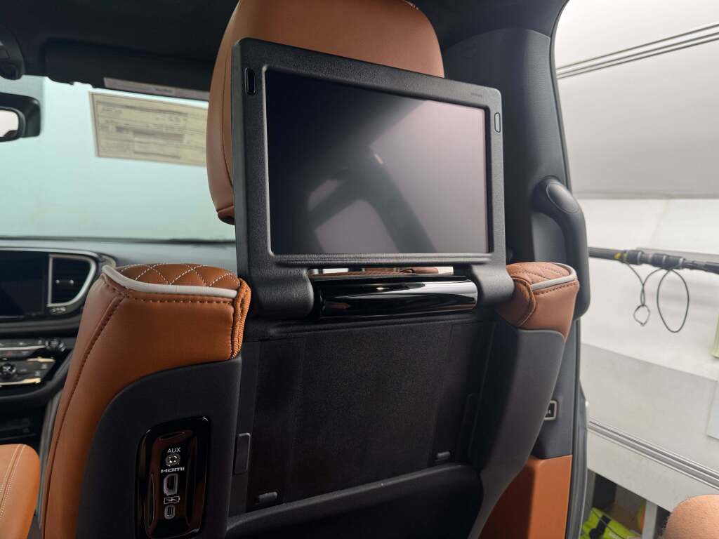 New 2026 Chrysler Pacifica Pinnacle image 21