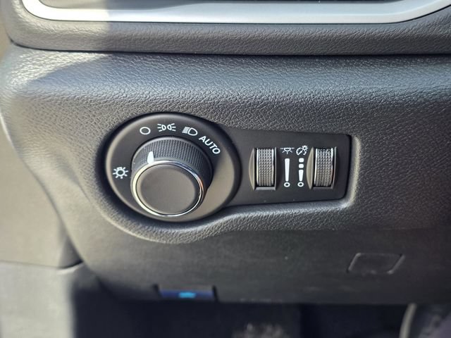 New 2026 Chrysler Voyager LX FWD image 32