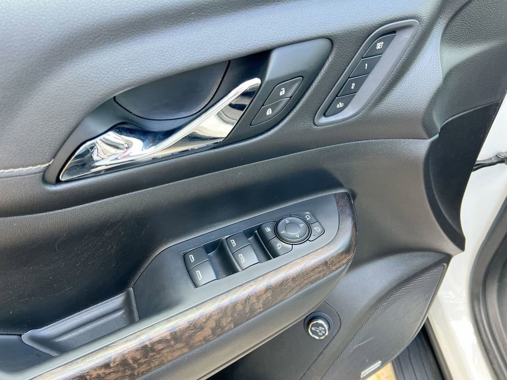 Used 2021 GMC Acadia Denali w/ Denali Technology Package FWD image 11
