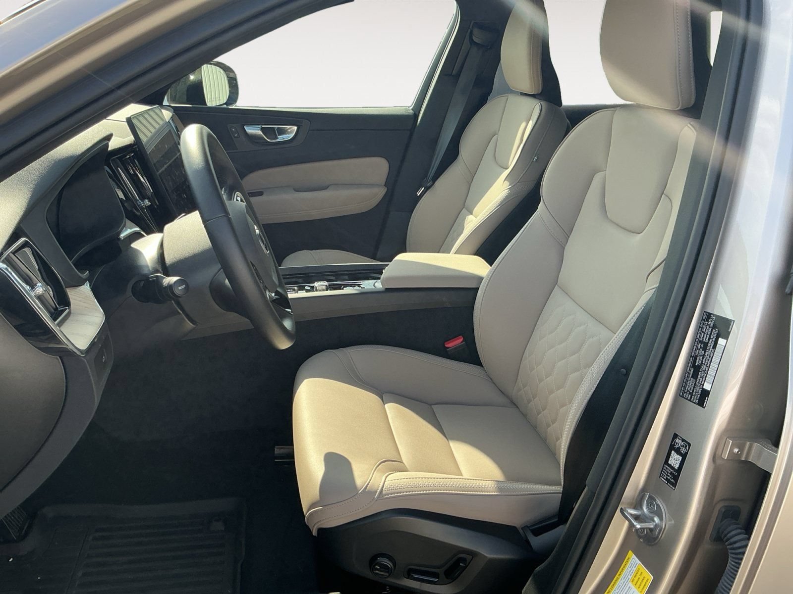New 2026 Volvo XC60 B5 Plus w/ Protection Package Premier AWD/4WD image 2