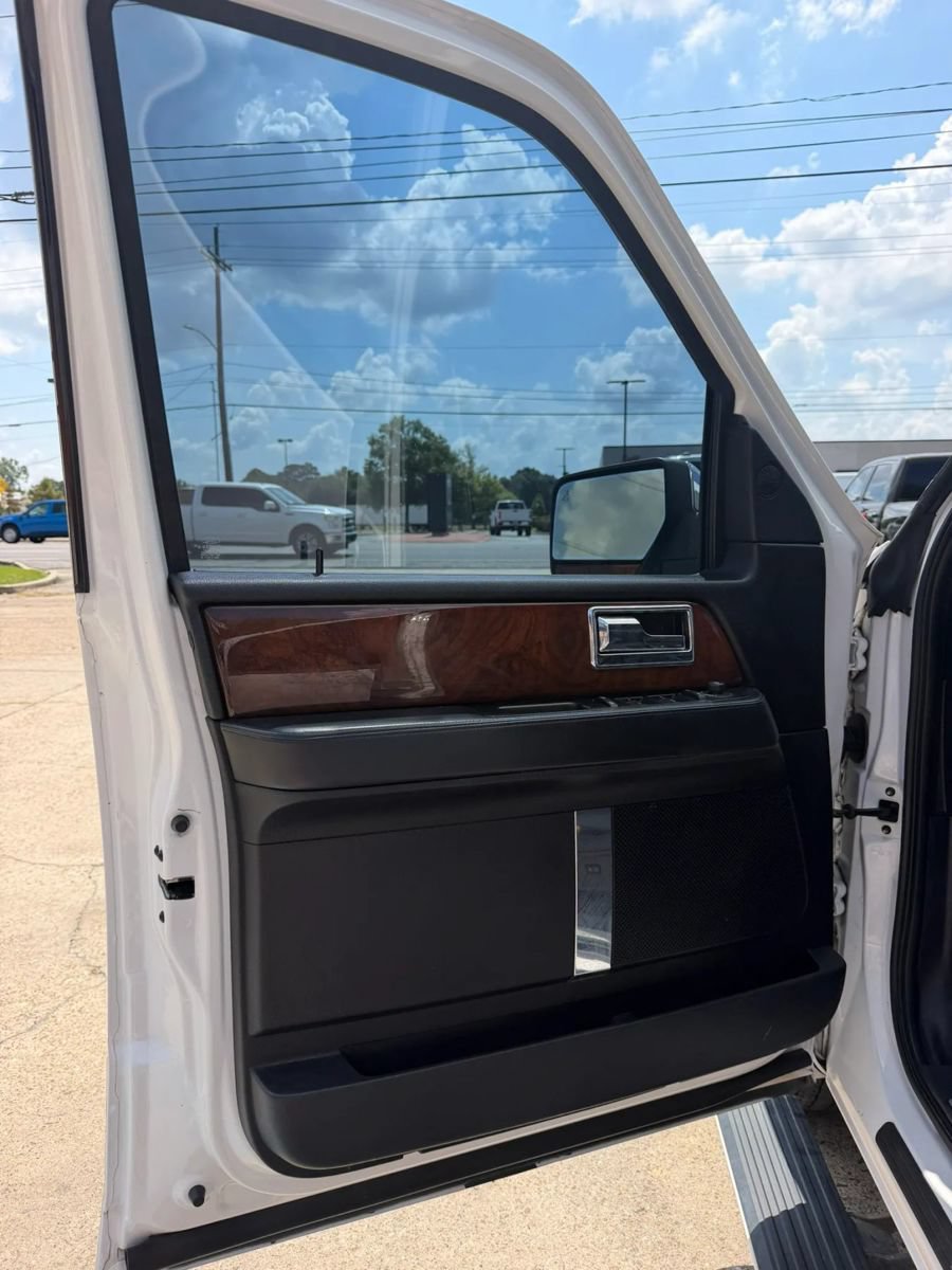 Used 2015 Lincoln Navigator L 2WD image 14