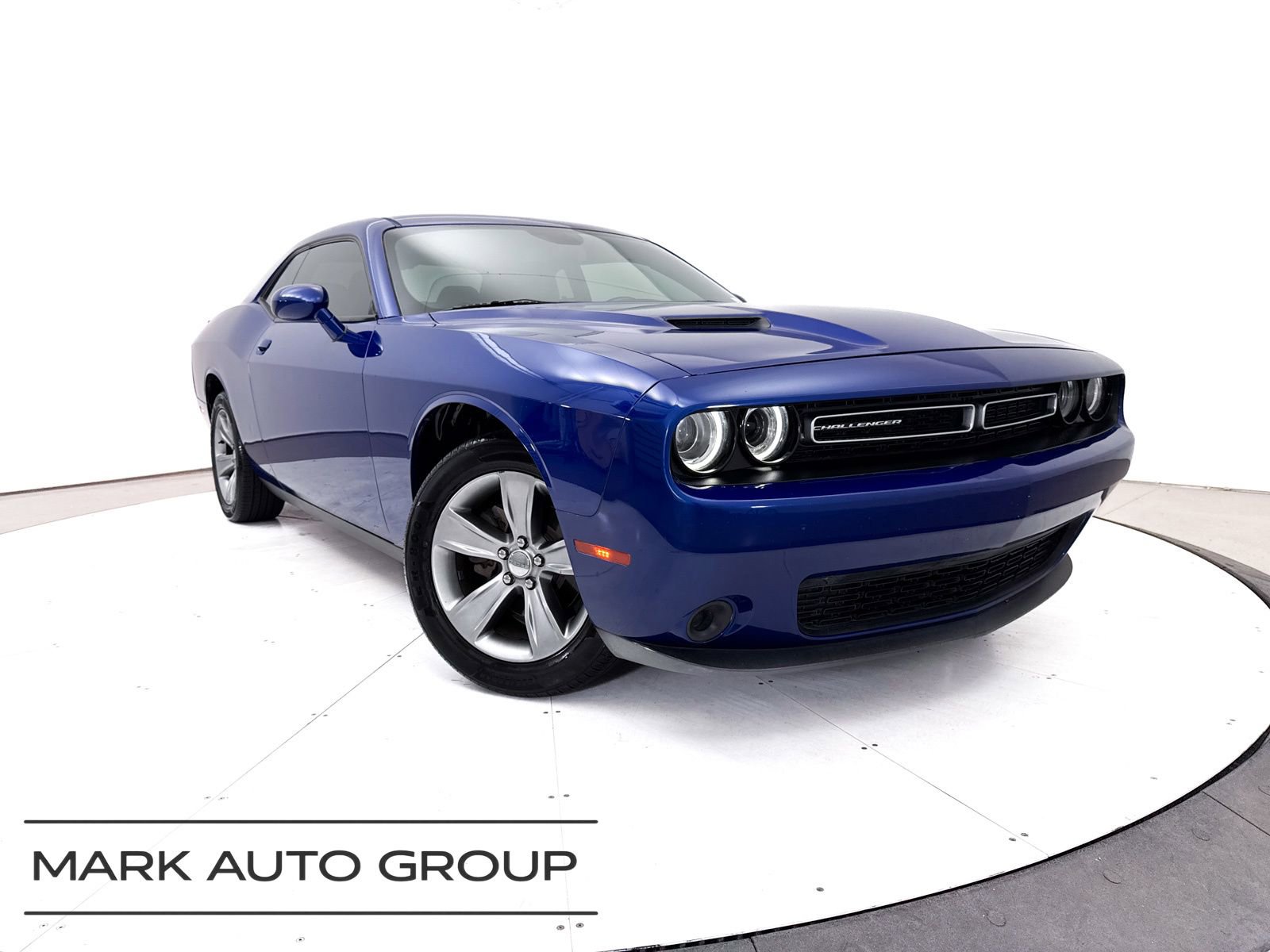 Used 2021 Dodge Challenger SXT RWD image 1