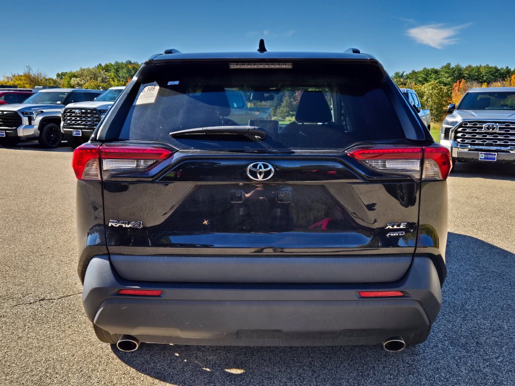 Used 2023 Toyota RAV4 XLE Premium AWD/4WD image 4