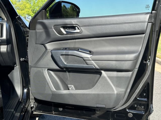 Certified 2025 Nissan Pathfinder SL w/ Black Appearance Package image 15