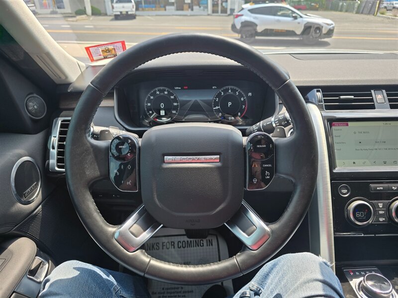 Used 2020 Land Rover Discovery HSE AWD/4WD image 6