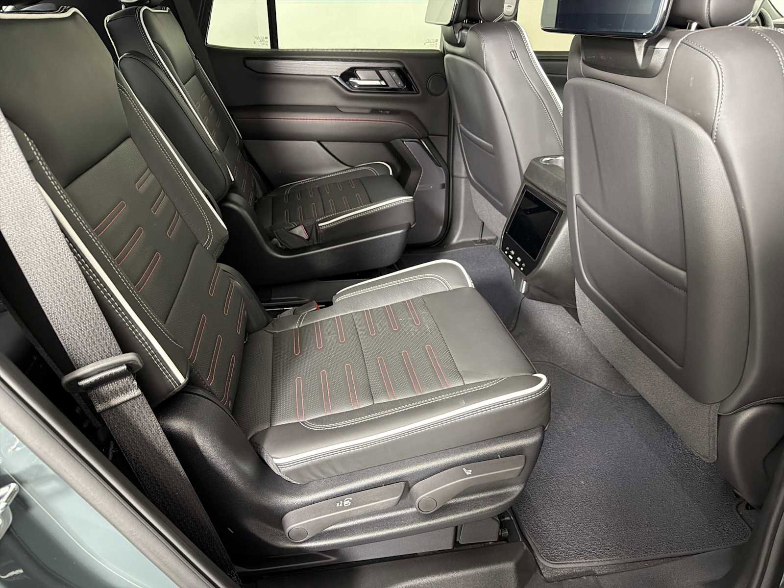 New 2026 GMC Yukon AT4 Ultimate AWD/4WD image 14