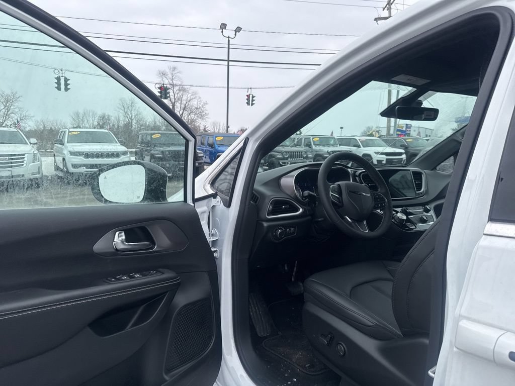 New 2026 Chrysler Voyager LX FWD image 20