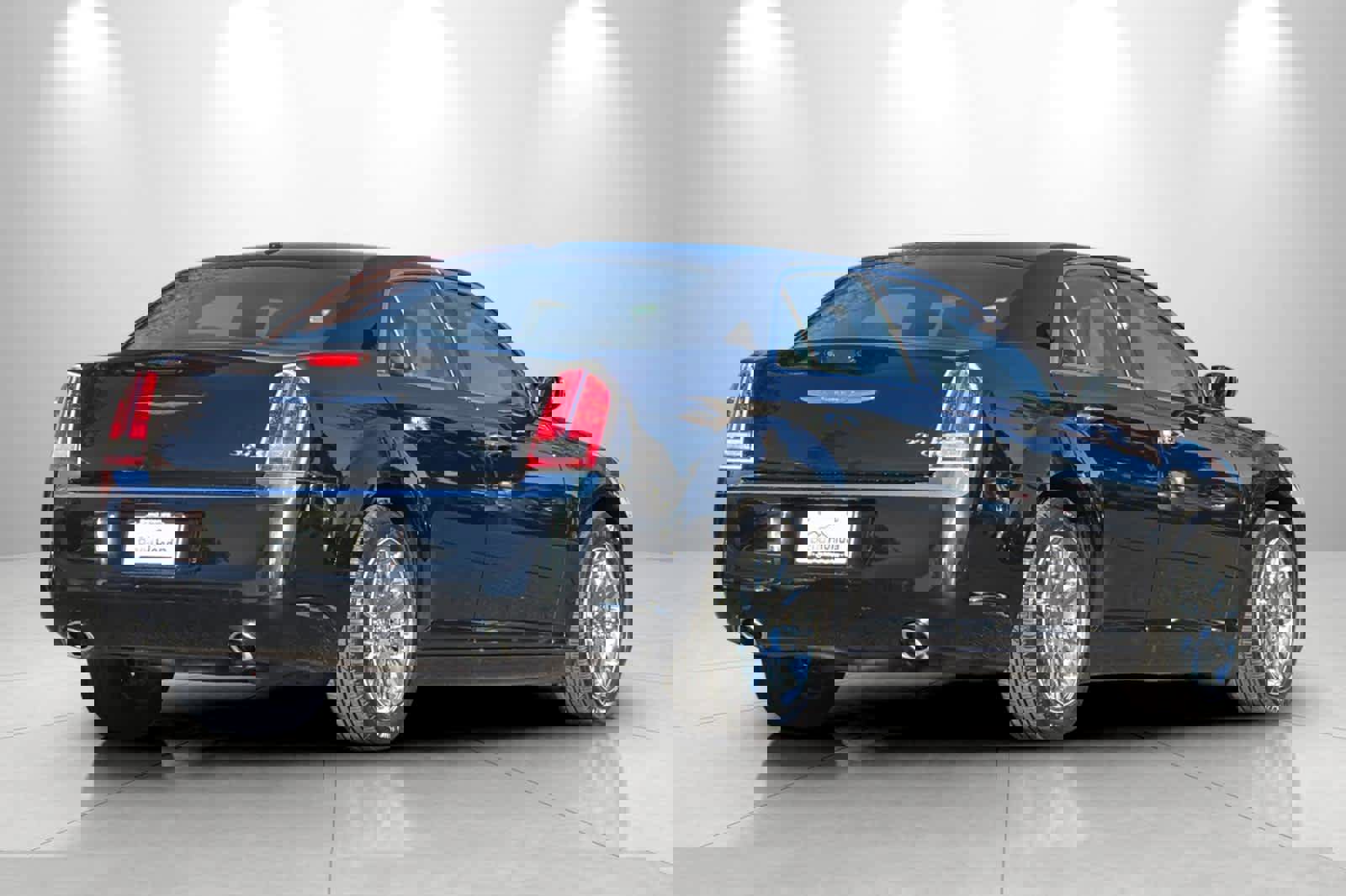 Used 2014 Chrysler 300 C image 2