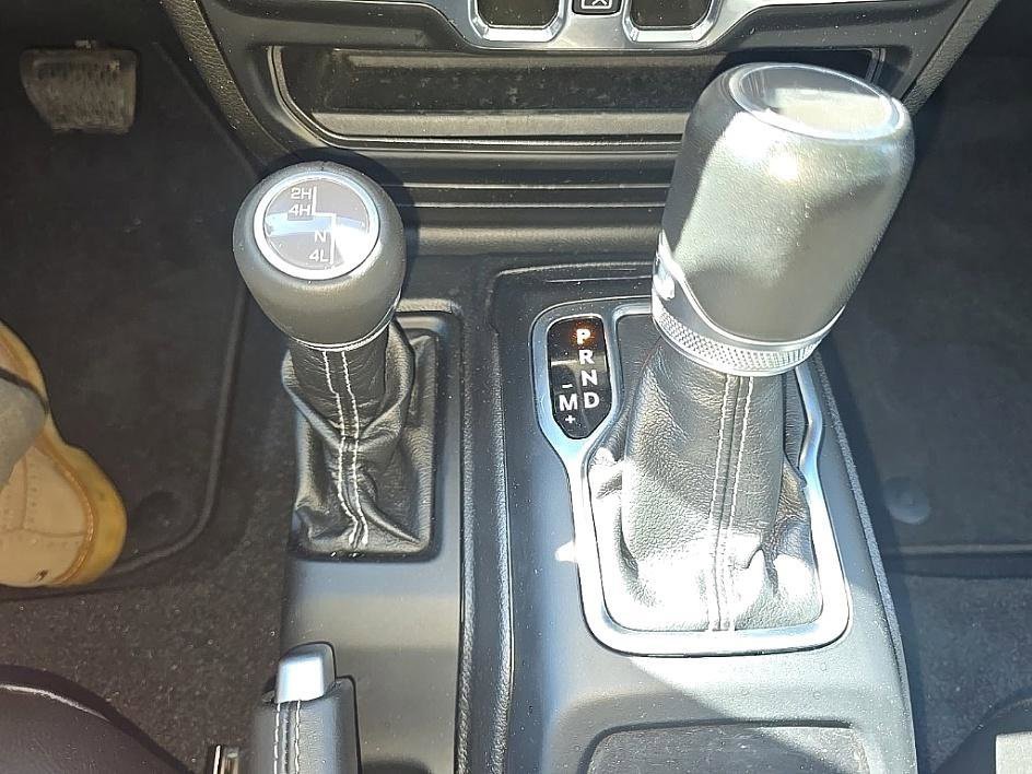 Used 2022 Jeep Wrangler Unlimited Sahara w/ Dual Top Group image 22