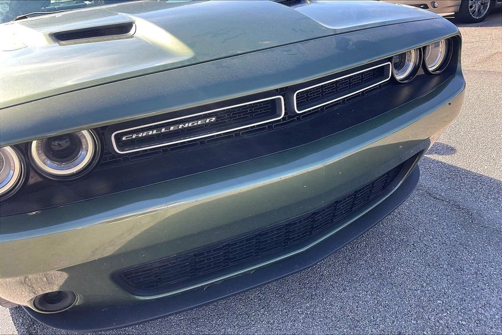 Used 2018 Dodge Challenger SXT image 28