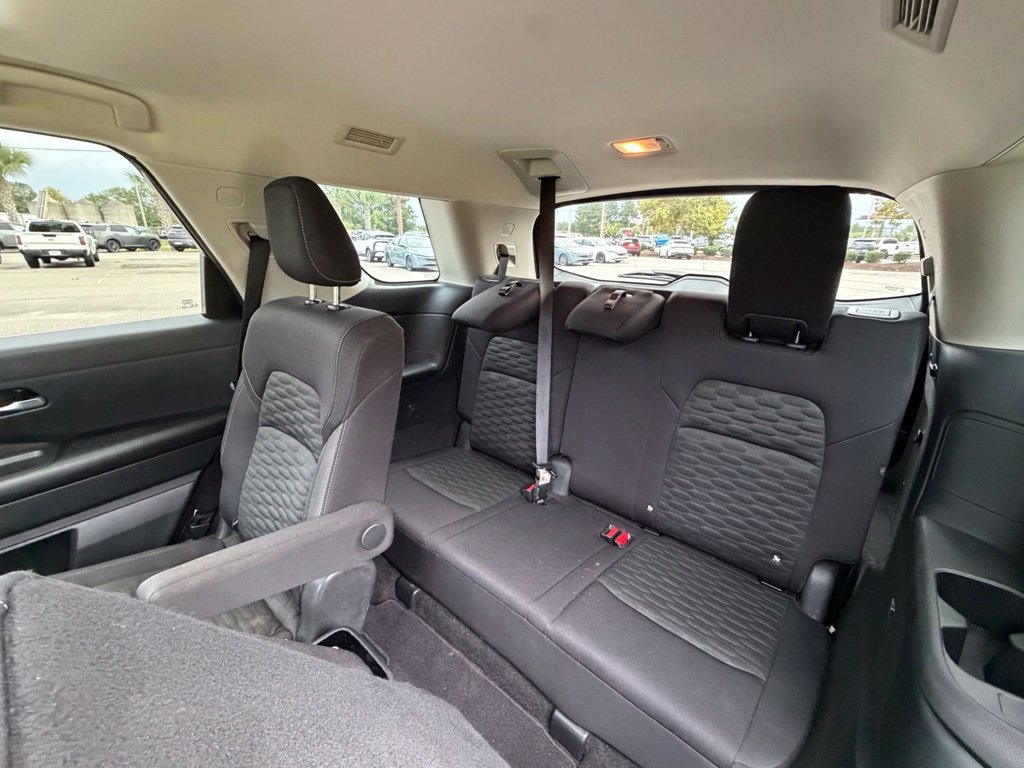 Used 2022 Nissan Pathfinder SV w/ SV Premium Package FWD image 27