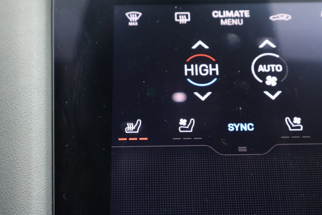 Used 2022 Porsche Taycan image 18