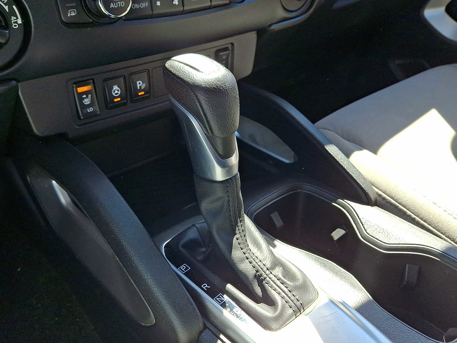 Used 2022 Nissan Frontier SV image 15