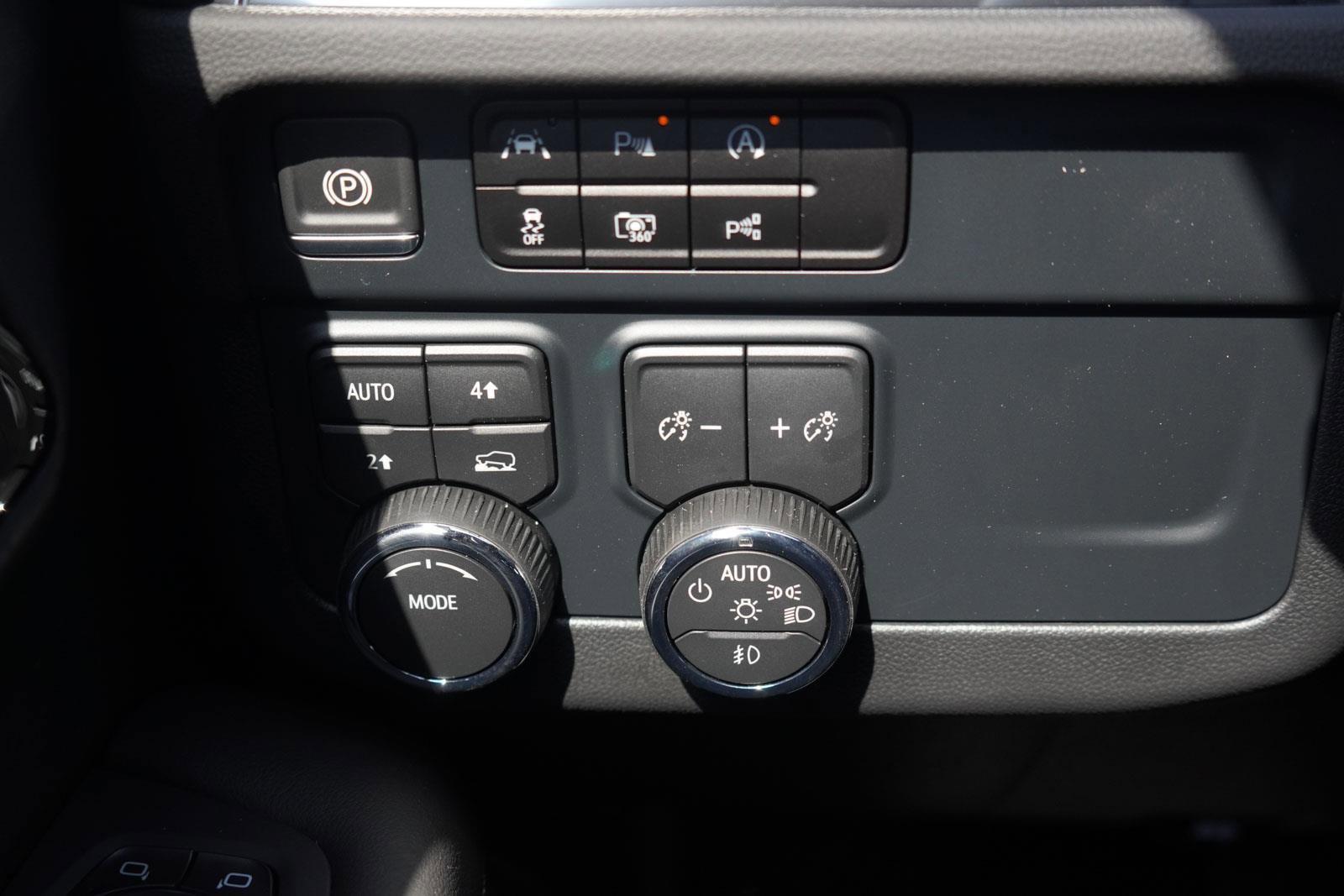 New 2025 Chevrolet Suburban Premier image 19