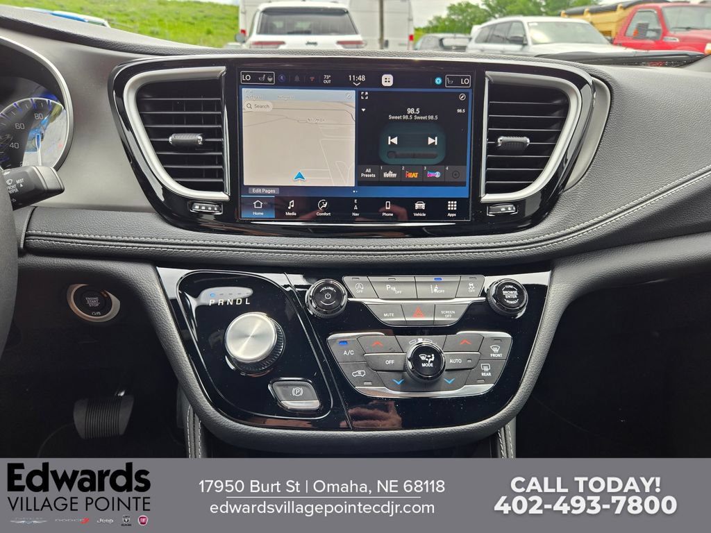 New 2027 Chrysler Pacifica Limited AWD/4WD image 20