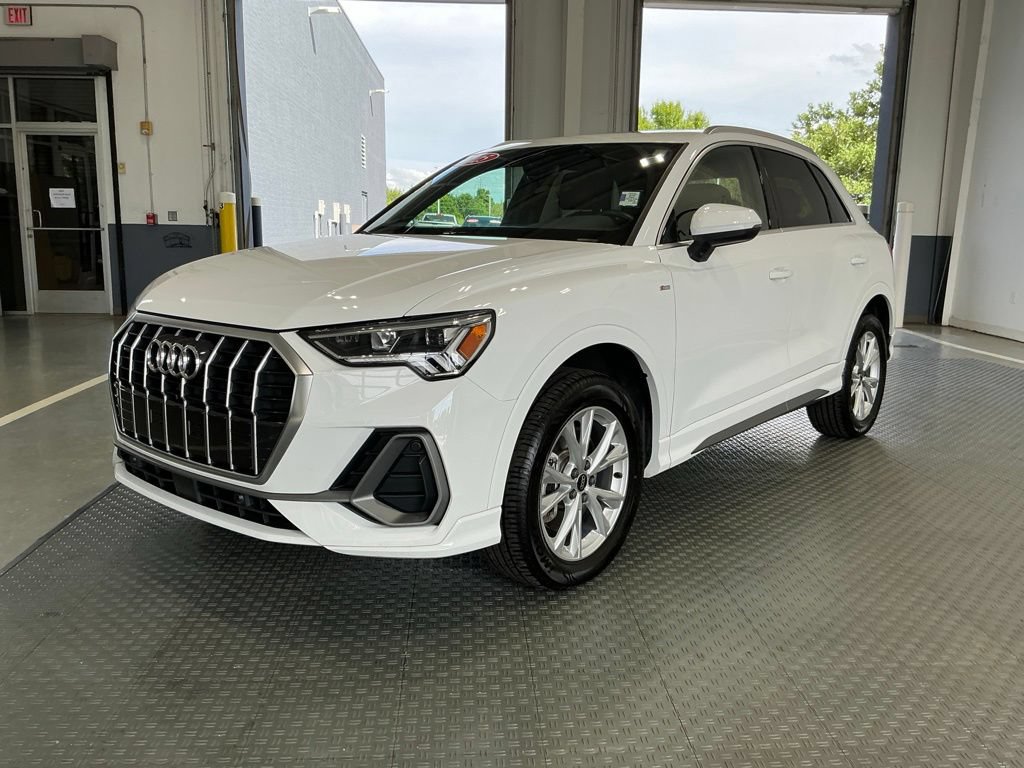 Used 2025 Audi Q3 2.0T Premium AWD/4WD image 2