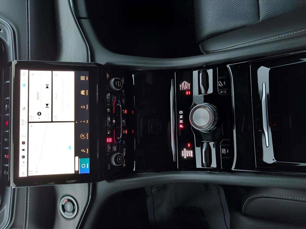 Used 2023 Jeep Grand Cherokee Overland w/ Luxury Tech Group IV image 13