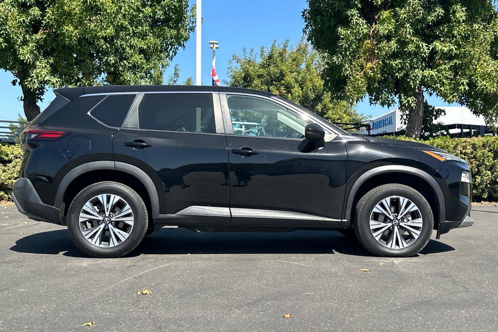Certified 2022 Nissan Rogue SV AWD/4WD image 2