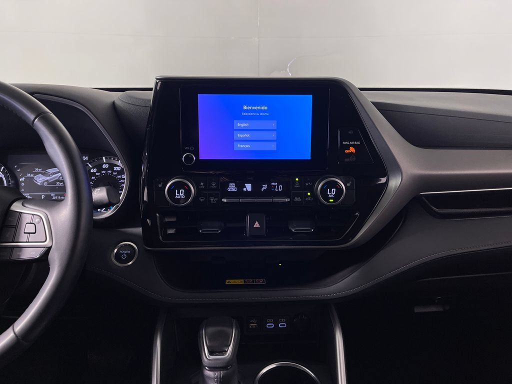 Certified 2025 Toyota Highlander XLE AWD/4WD image 15