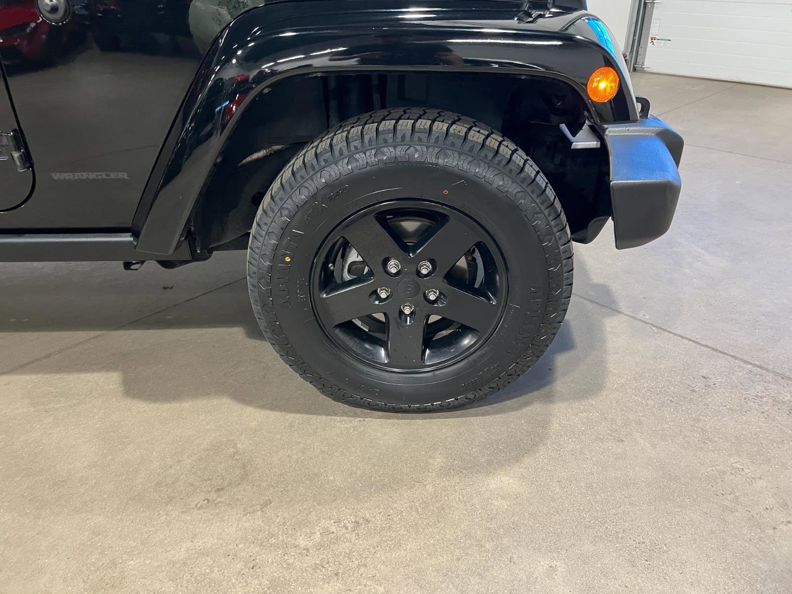 Used 2015 Jeep Wrangler Unlimited Sahara AWD/4WD image 34