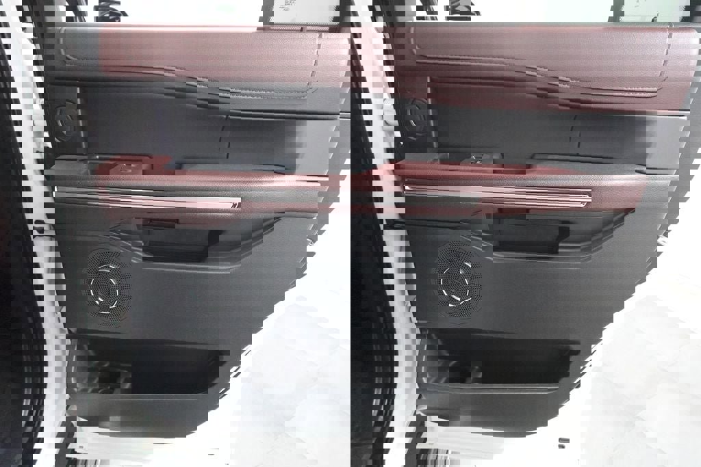 Used 2024 Ford Expedition Limited image 32