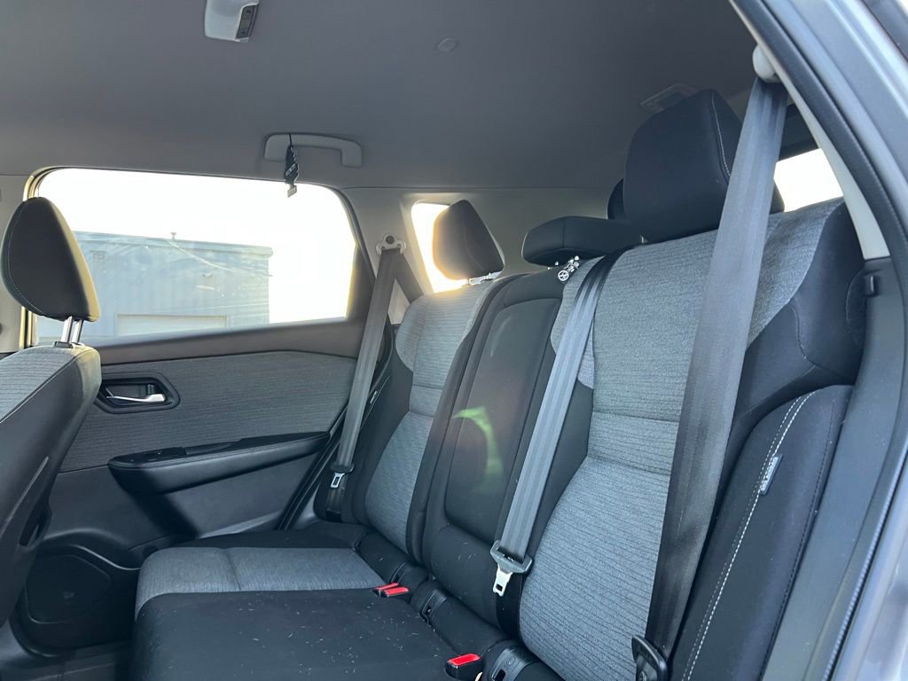 Used 2023 Nissan Rogue SV image 14