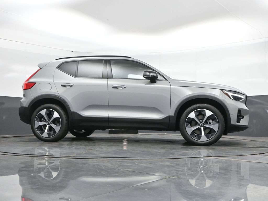 New 2026 Volvo XC40 B5 Plus w/ Protection Package Premier image 40