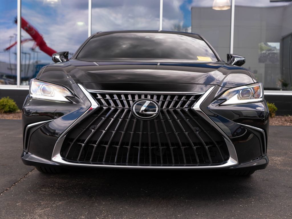 Used 2025 Lexus ES 300h w/ Premium Package FWD image 2