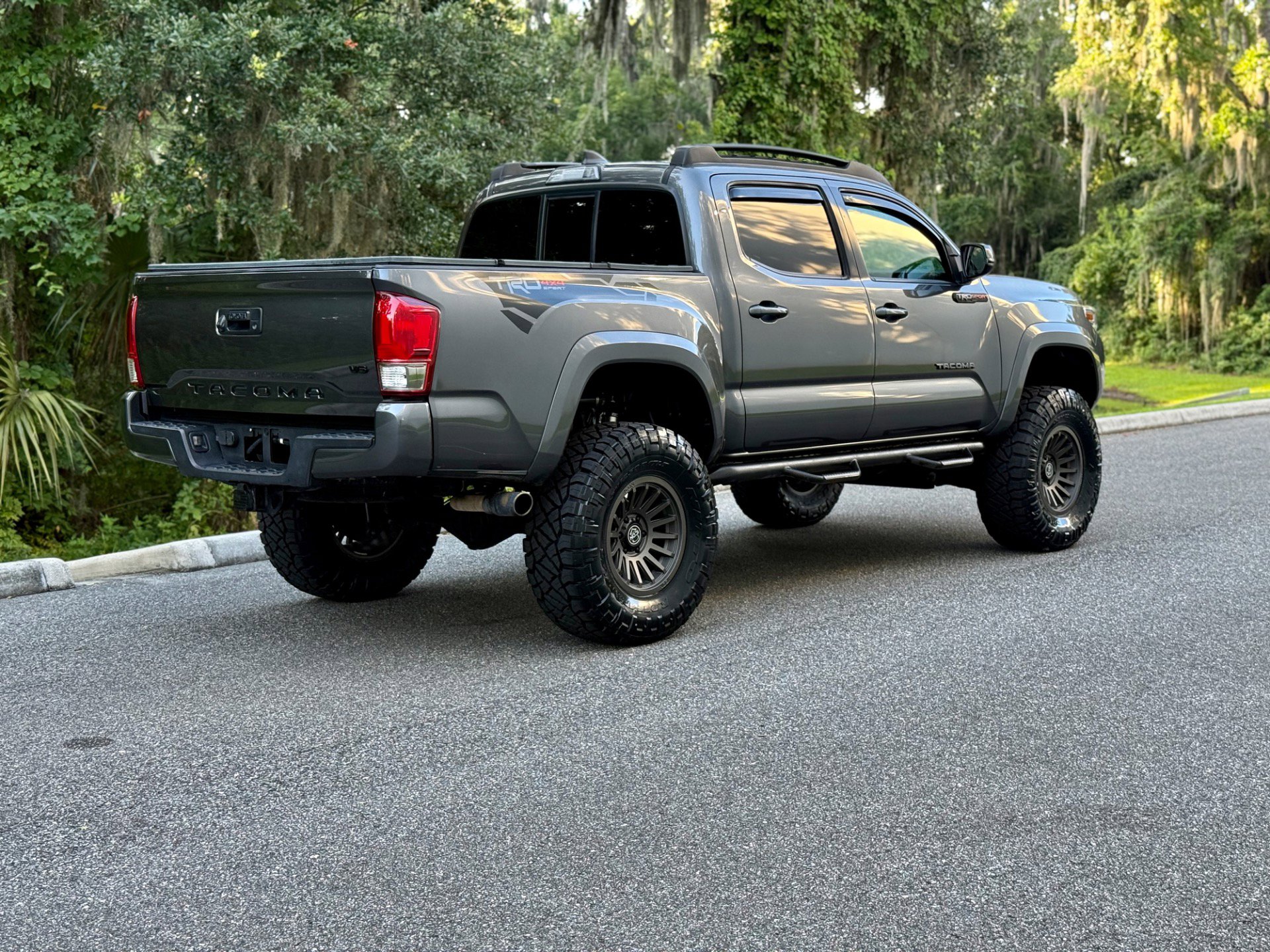 Used 2016 Toyota Tacoma TRD Sport image 5