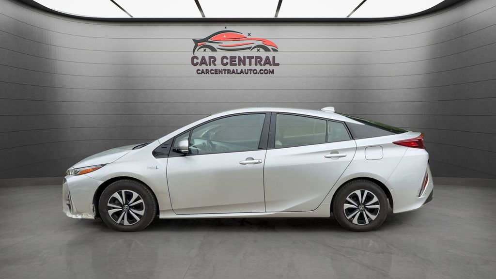 Used 2018 Toyota Prius Prime Advanced FWD image 2