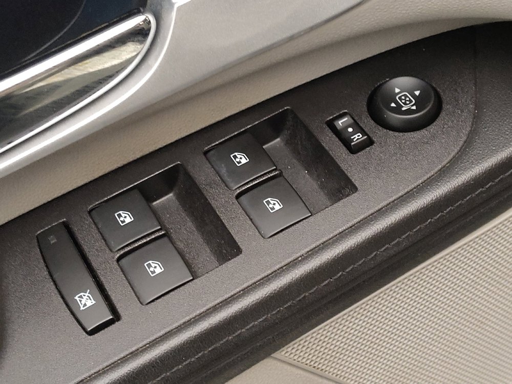 Used 2016 Chevrolet Equinox LTZ w/ Enhanced Convenience Package FWD image 27