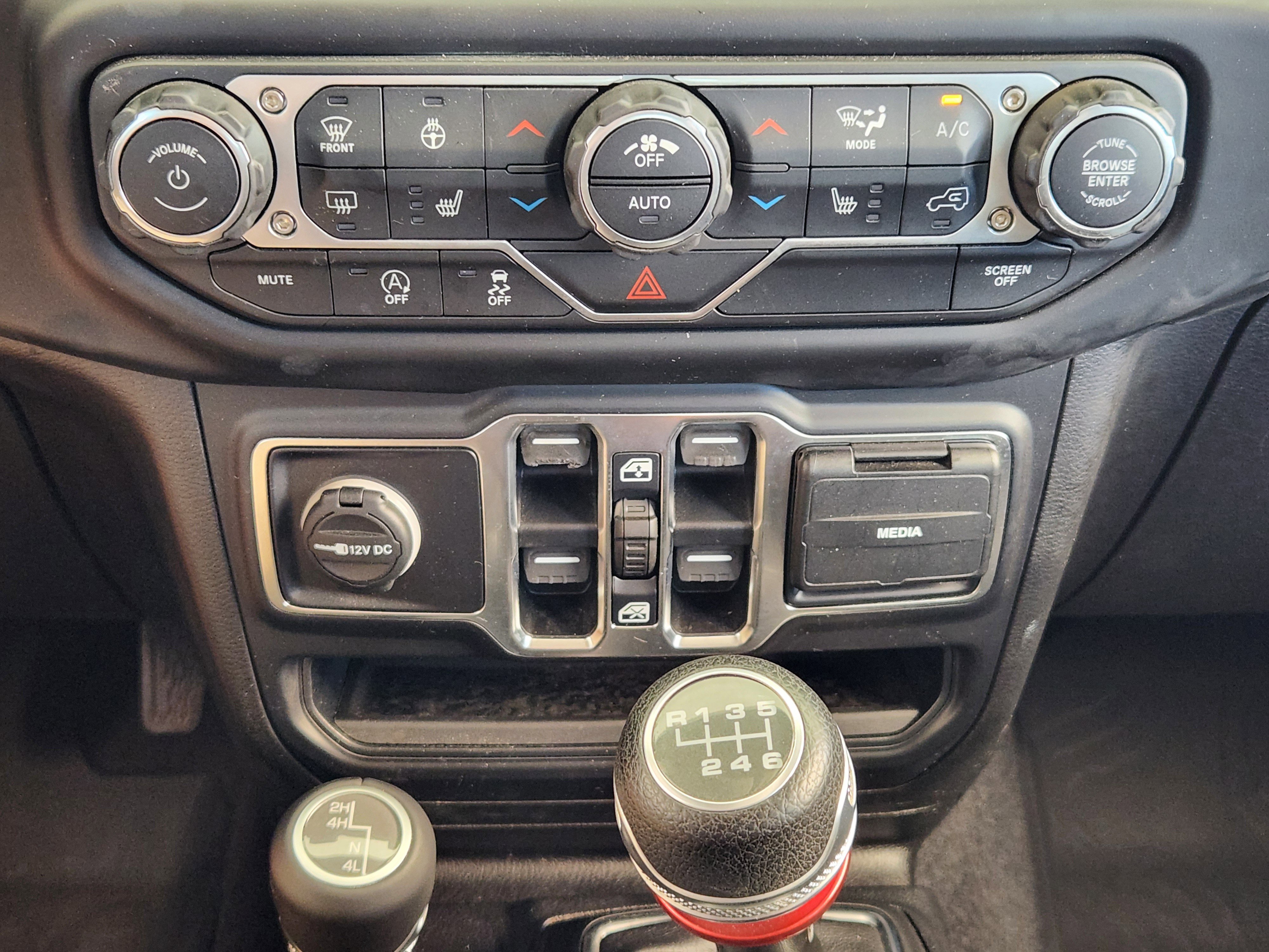 Used 2020 Jeep Wrangler Unlimited Sahara AWD/4WD image 20