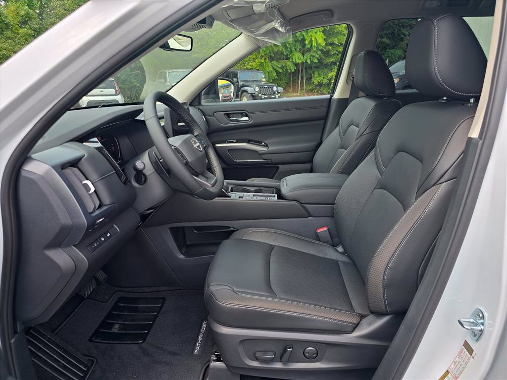New 2026 Nissan Pathfinder SL FWD image 8