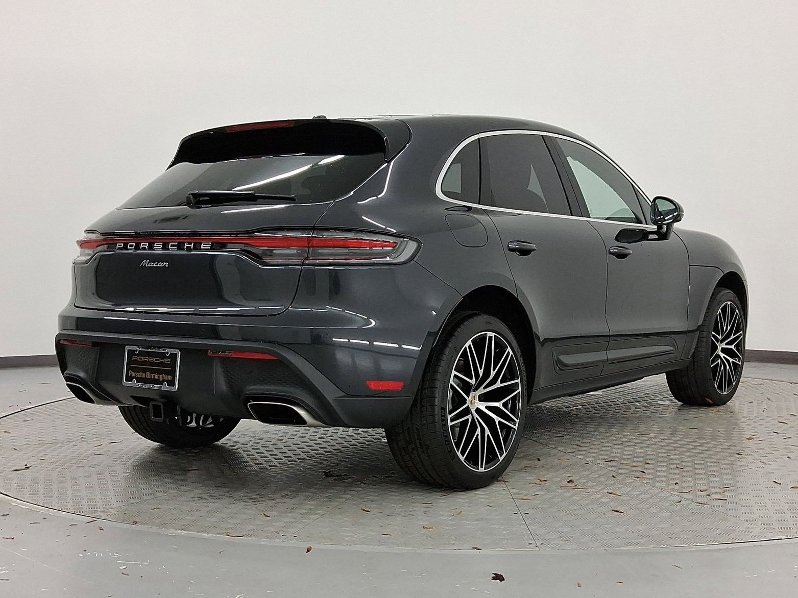 Used 2026 Porsche Macan image 9