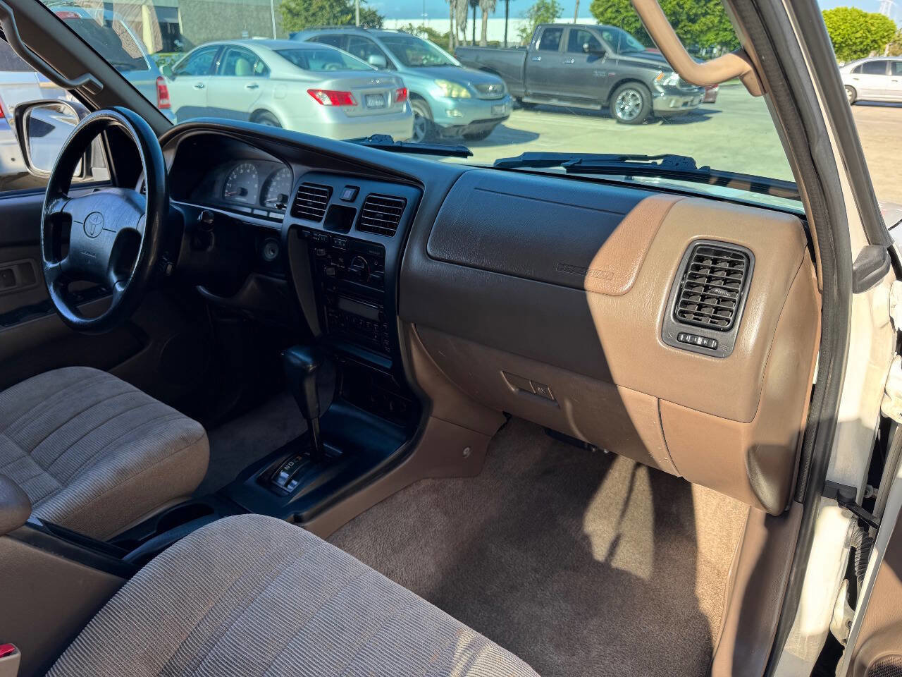 Used 2000 Toyota 4Runner Base 4dr SUV image 21