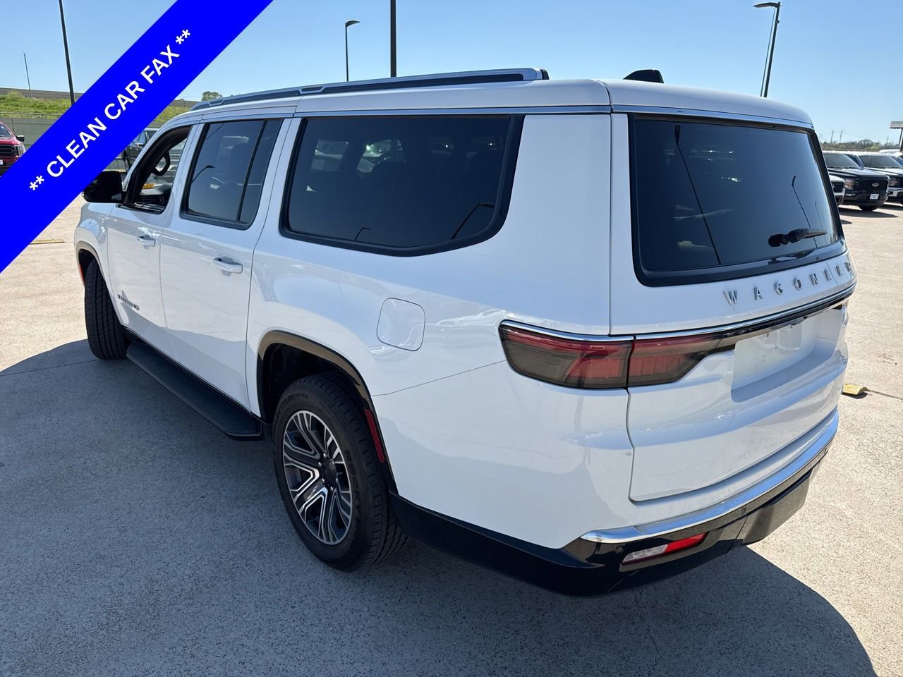 Used 2024 Jeep Wagoneer L Series II w/ Flexible Seating Group image 8