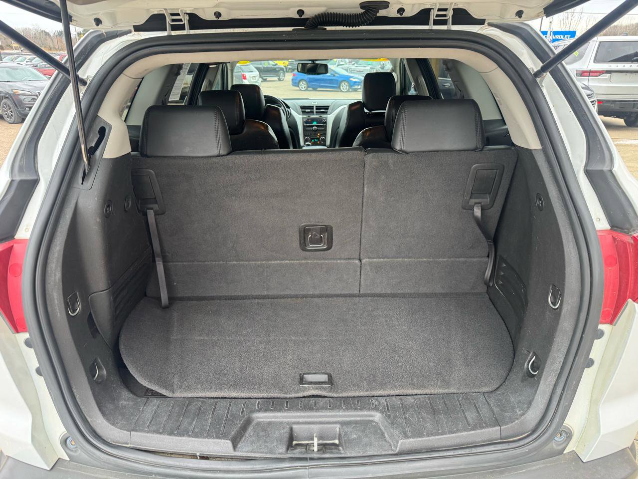 Used 2010 Chevrolet Traverse LT w/ Personal Connectivity Package FWD image 9