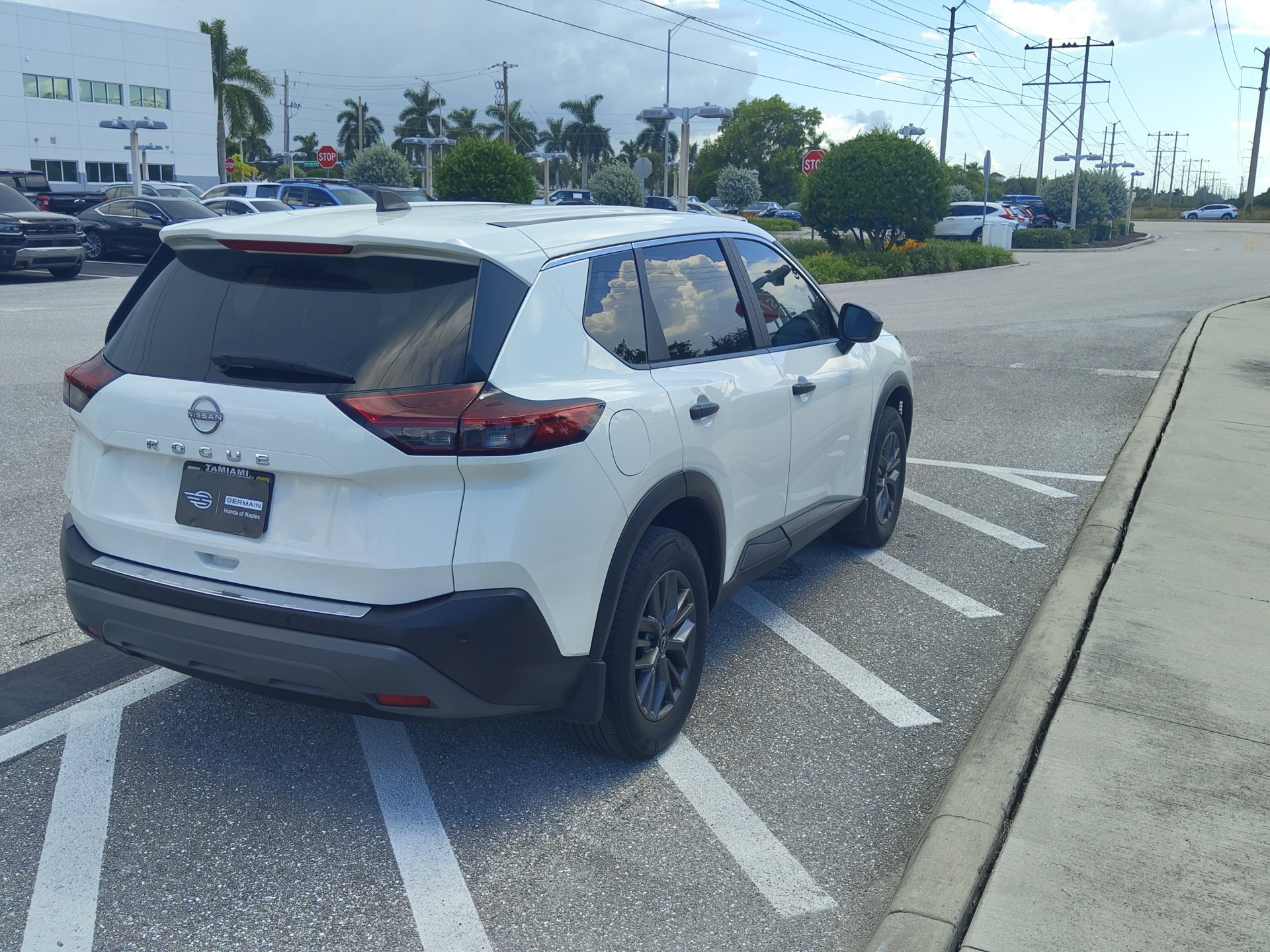 Used 2023 Nissan Rogue S FWD image 5