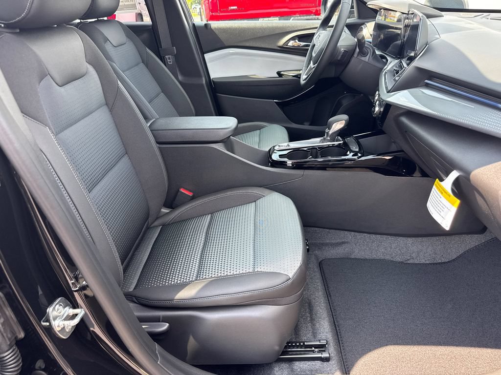 New 2026 Chevrolet Trax LT w/ Driver Confidence Package FWD image 14