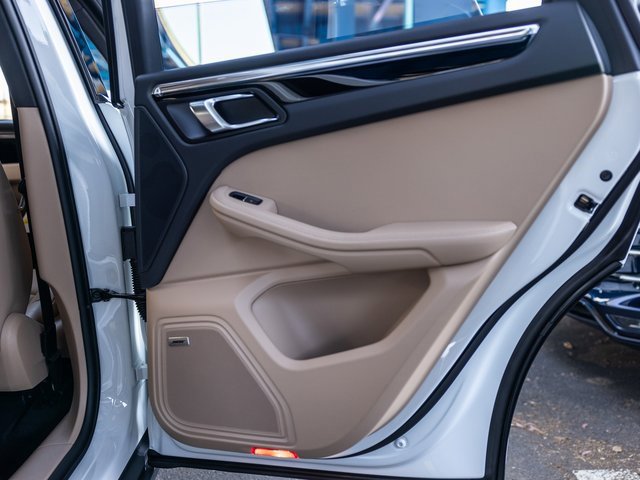 New 2026 Porsche Macan image 28