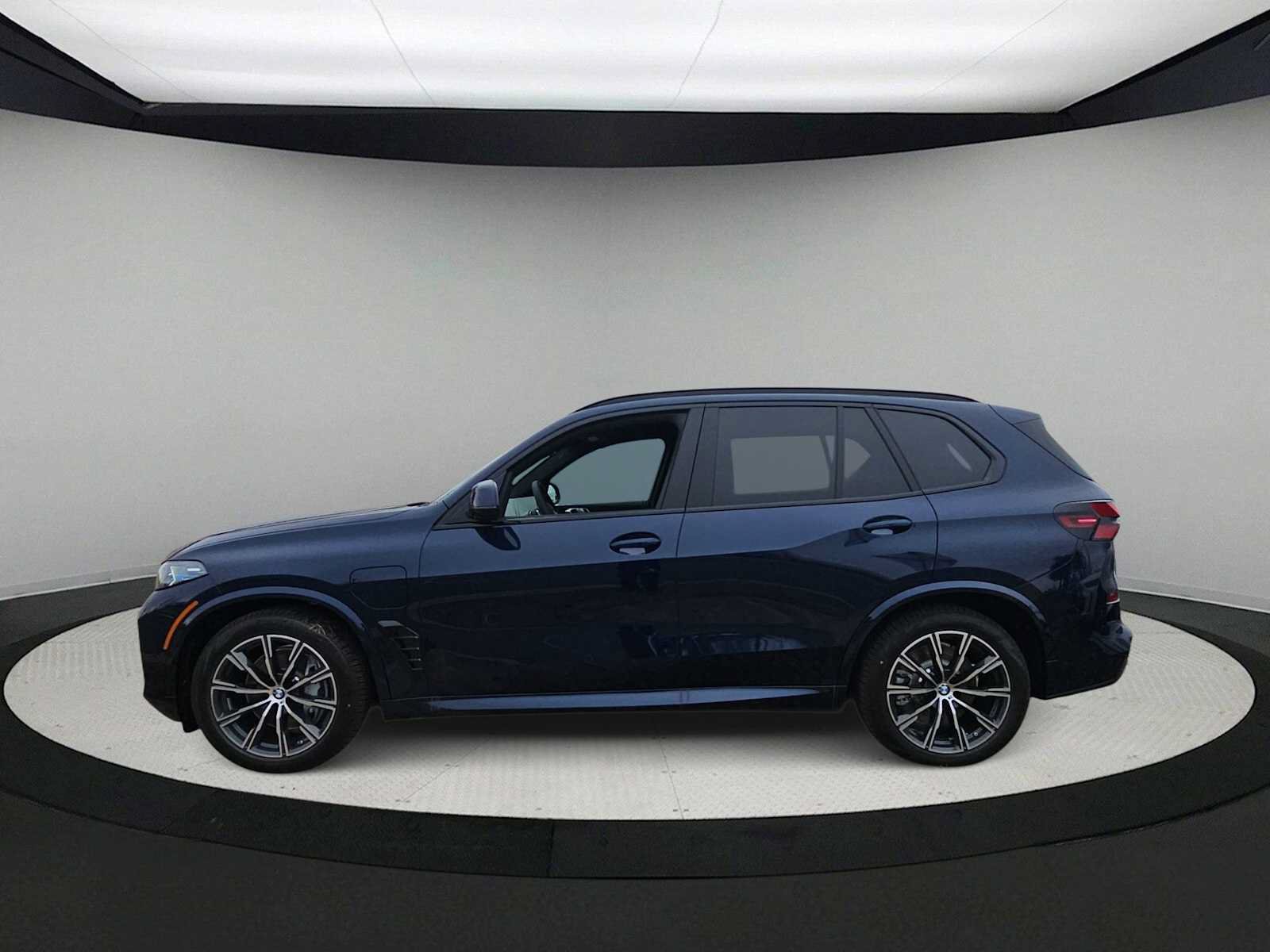 Used 2026 BMW X5 xDrive50e AWD/4WD image 5