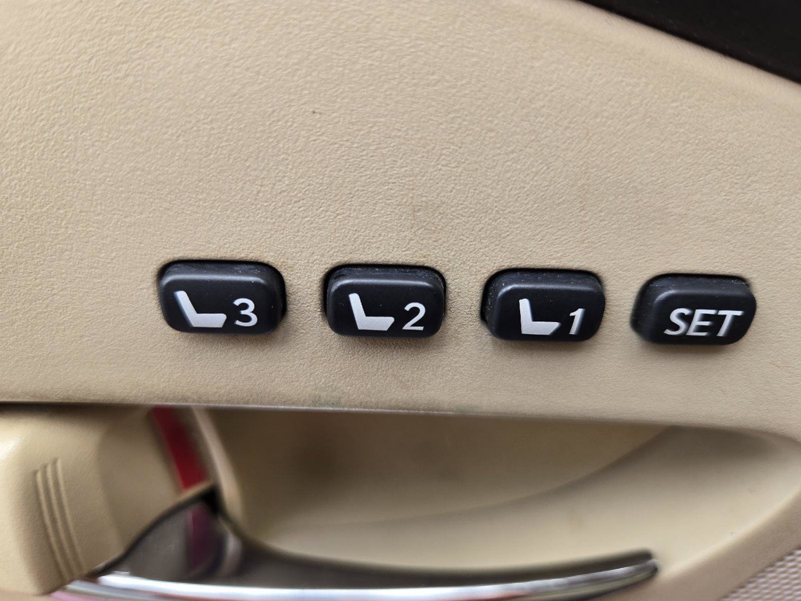 Used 2010 Lexus RX 350 2WD w/ Premium Pkg image 16