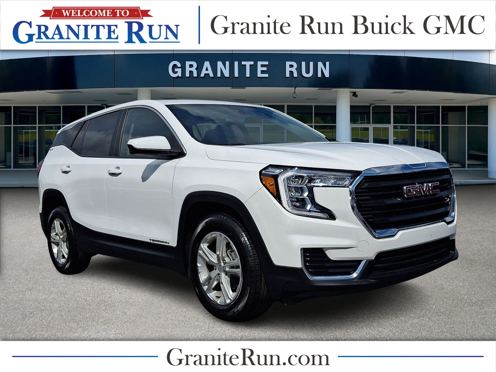 Used 2024 GMC Terrain SLE FWD image 1