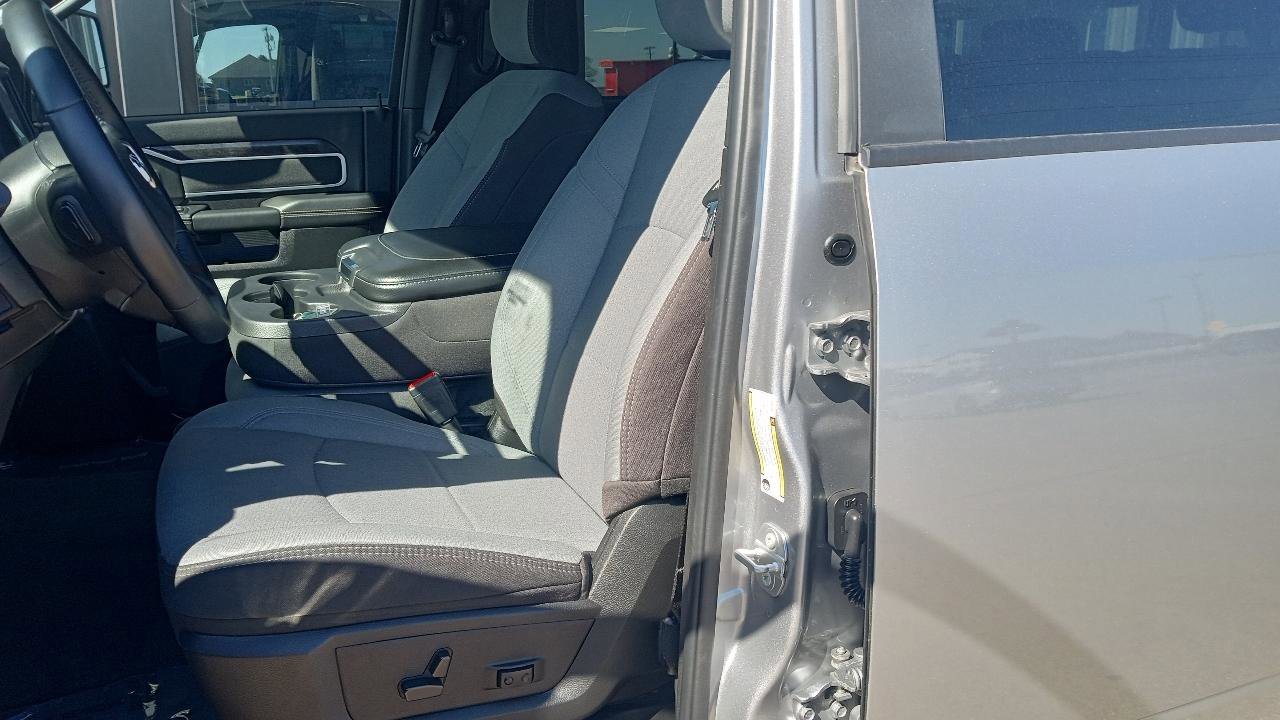 Used 2024 RAM 2500 Big Horn w/ Bed Utility Group image 9