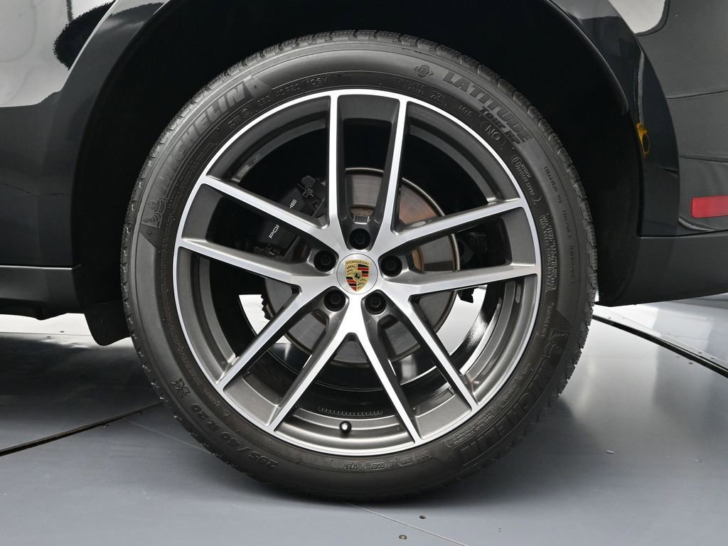 Certified 2026 Porsche Macan AWD/4WD image 26